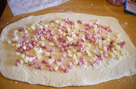 Casatiello napoletano con la mortadella Felsineo a cubetti