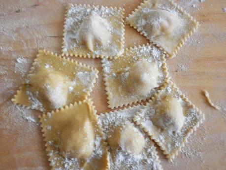 Ravioli alla mortadella con  pomodoro e pancetta