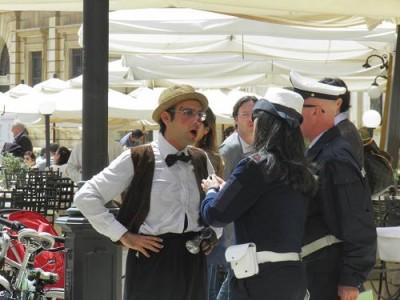 clown-cacciato-piazza-duomo