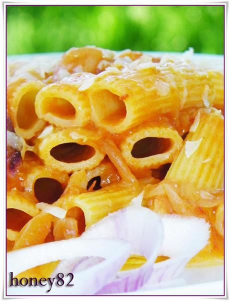 RIGATONI AL SUGO DI CIPOLLE DI TROPEA