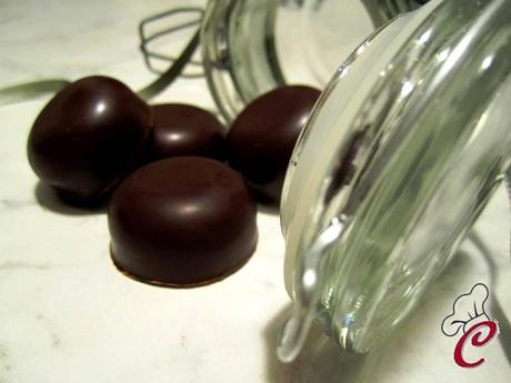 Cioccolatini con mandorle e bacche di Goji: festeggiamenti in stile Cuocherellona