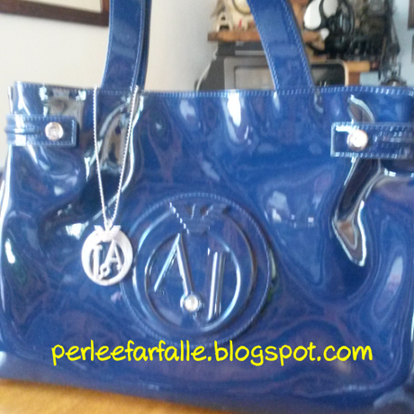 Tutorial: come pulire una borsa in vernice colorata