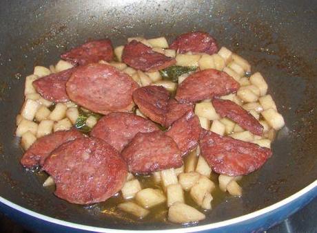 Maccheroni con sugo di salame