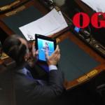 deputati-ipad-escort-7 ECCO CHI E' IL POLITICO CHE CERCA LE ESCORT IN PARLAMENTO