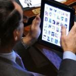 deputati-ipad-escort-2 ECCO CHI E' IL POLITICO CHE CERCA LE ESCORT IN PARLAMENTO