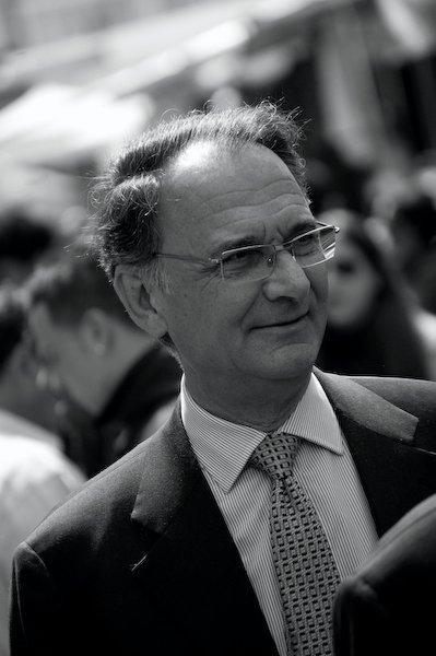 ECCO CHI E' IL POLITICO CHE CERCA LE ESCORT IN PARLAMENTO ECCO CHI E' IL POLITICO CHE CERCA LE ESCORT IN PARLAMENTO