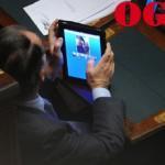 deputati-ipad-escort-4 ECCO CHI E' IL POLITICO CHE CERCA LE ESCORT IN PARLAMENTO
