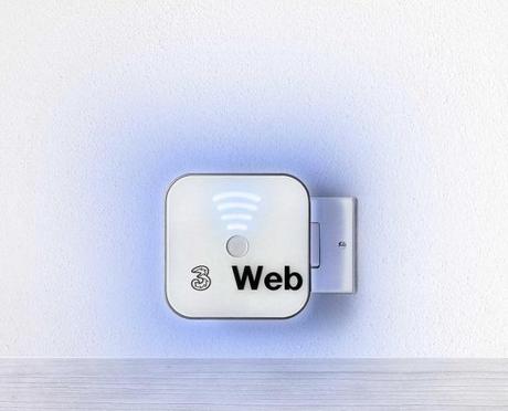 webcube fronte presa light light t WebCube e WebPocket: ecco i nuovi hotspot portatili di 3 Italia