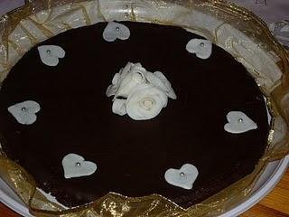 Torta tenerina vestita a festa