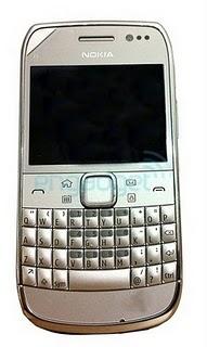 Il Nokia E6-00 appare in foto