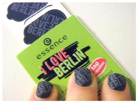 I love Berlin nail fashion sticker di Essence