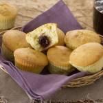 Ricette di dolci: muffin alla vaniglia ripieni all’amarena