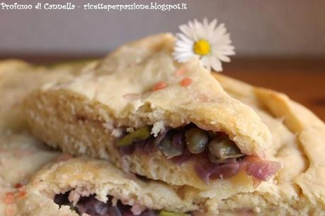 Focaccia con fave, cipolle e pecorino - Pic nic di primavera