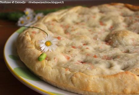 Focaccia con fave, cipolle e pecorino - Pic nic di primavera