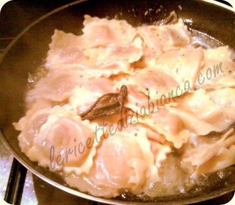 Ravioli ai Funghi Porcini con Burro e Salvia