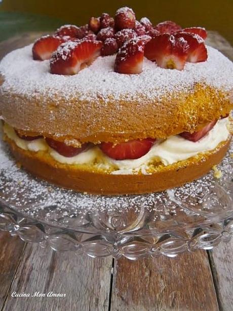 Torta con Crema di Lemon Curd e Fragole