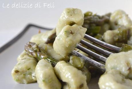 gnocchi di tofu con asparagi