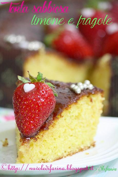 Torta sabbiosa limone e fragole