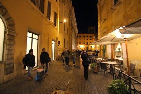 La capitale dell'incredibilmente brutto. Mille immagini da una città deturpata dall'illegaltà. Ecco come la troveranno i turisti durante i ponti