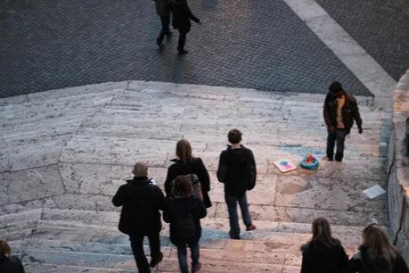 La capitale dell'incredibilmente brutto. Mille immagini da una città deturpata dall'illegaltà. Ecco come la troveranno i turisti durante i ponti