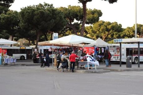 La capitale dell'incredibilmente brutto. Mille immagini da una città deturpata dall'illegaltà. Ecco come la troveranno i turisti durante i ponti