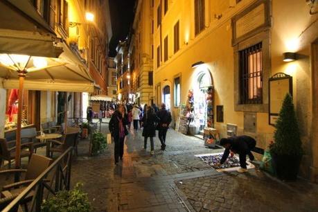 La capitale dell'incredibilmente brutto. Mille immagini da una città deturpata dall'illegaltà. Ecco come la troveranno i turisti durante i ponti