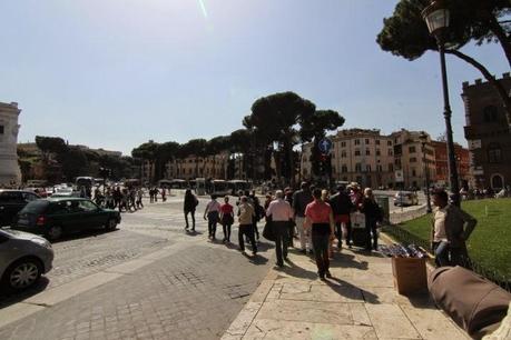 La capitale dell'incredibilmente brutto. Mille immagini da una città deturpata dall'illegaltà. Ecco come la troveranno i turisti durante i ponti