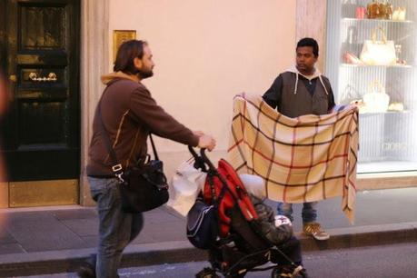 La capitale dell'incredibilmente brutto. Mille immagini da una città deturpata dall'illegaltà. Ecco come la troveranno i turisti durante i ponti