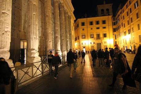 La capitale dell'incredibilmente brutto. Mille immagini da una città deturpata dall'illegaltà. Ecco come la troveranno i turisti durante i ponti