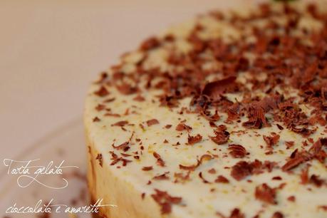 Torta gelato al cioccolato e amaretti