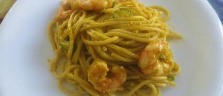 spaghetti con gamberi e crema di fiori di zucca