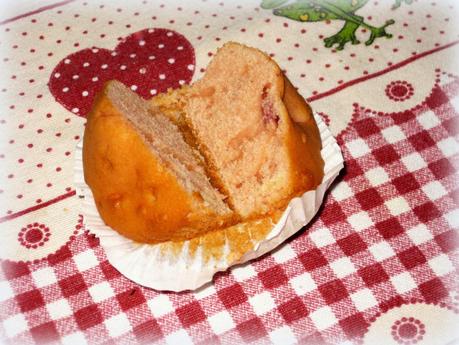 MUFFINS CON PEZZI DI FRAGOLE