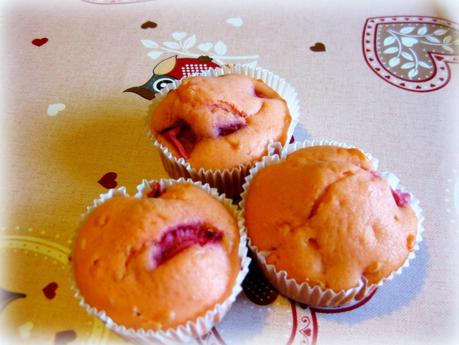 MUFFINS CON PEZZI DI FRAGOLE