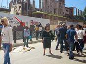 Primo Maggio Fori Imperiali. ambulante abusivo ogni metri, questa media testimoniata dalle immagini