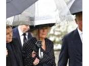 Camilla, moglie Carlo d’Inghilterra, piange funerale fratello Mark