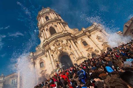 La festa di San Giorgio in una fotografia di Renato Iurato