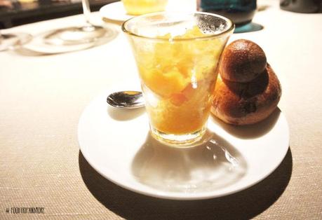 Granita di albicocche con brioche siciliana | Foodtripandmore