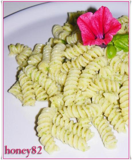 FUSILLI AL PESTO DI ZUCCHINE CRUDE