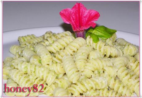 FUSILLI AL PESTO DI ZUCCHINE CRUDE