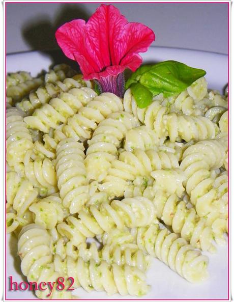 FUSILLI AL PESTO DI ZUCCHINE CRUDE