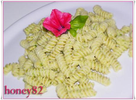 FUSILLI AL PESTO DI ZUCCHINE CRUDE