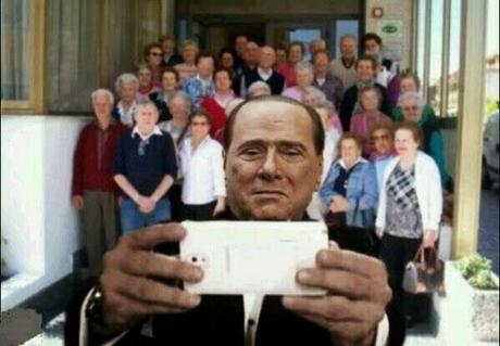 Silvio Berlusconi imperversa in tv prima di andare ai servizi sociali