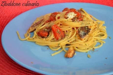 Spaghetti con filetti di sgombro e datterini