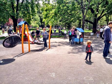 Il confronto umiliante tra Roma e Belgrado. Tante foto e qualche riflessione