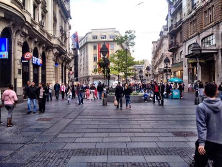 Il confronto umiliante tra Roma e Belgrado. Tante foto e qualche riflessione