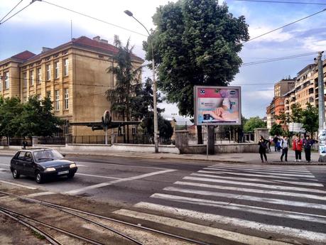 Il confronto umiliante tra Roma e Belgrado. Tante foto e qualche riflessione