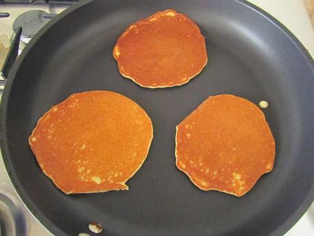 Pancake Senza Glutine con Confettura di Ciliegie e Vaniglia.