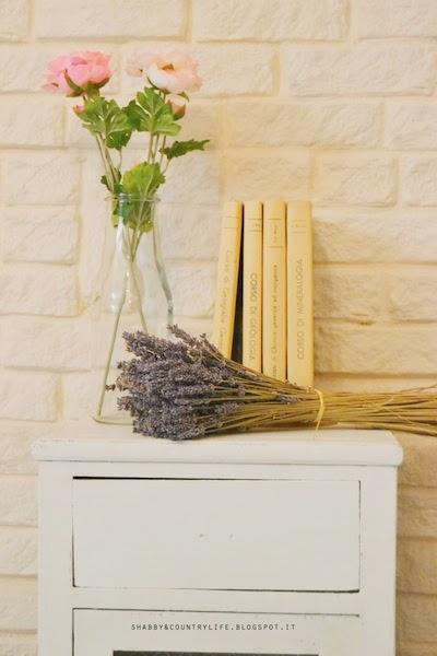 Romantic Restyling di un comodino - shabby&countrylife.blogspot.it