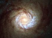 famelica Messier posa Hubble