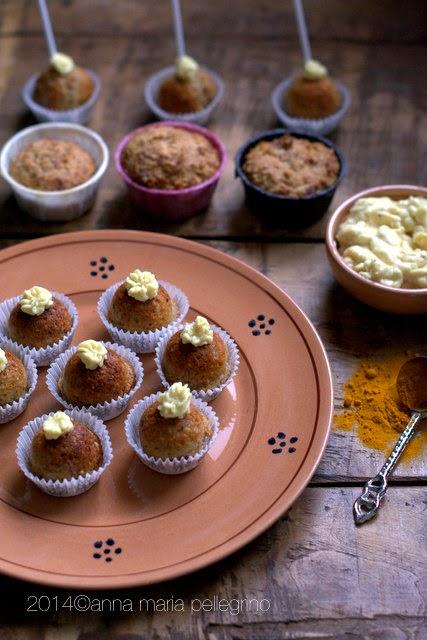 Cake Pop al prosciutto crudo Snello con nocciole e origano e maionese di albumi e curcuma: perché il bello della dieta mediterranea è la contaminazione